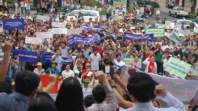 Clip sinh viên, trí thức xuống đường phản đối Trung Quốc