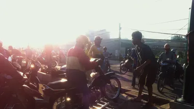 Kiếm được hàng triệu đồng trong buổi sáng nhờ ...kẹt xe