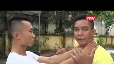 Xử lý tình huống khi bị bóp cổ