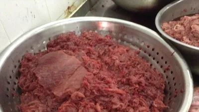 Hai tấn thịt heo 'hóa' thịt bò nhờ hóa chất