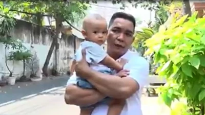 Kỹ năng tự vệ: Xử lý khi bị giật trẻ trên tay