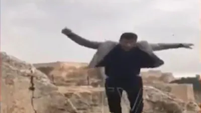 Rơi xuống núi vì mải chụp ảnh mừng sinh nhật