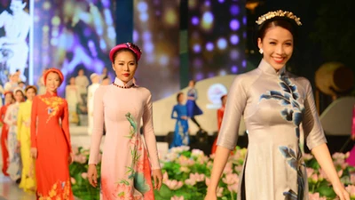 Trình diễn trang phục Sài Gòn xưa và nay tại phố đi bộ