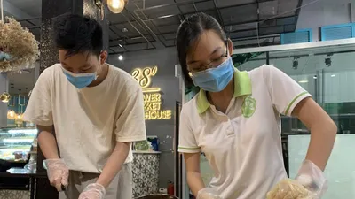 10.000 phần cam, bánh tiếp sức y bác sĩ chống dịch COVID-19