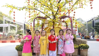 Rộn ràng sắc màu Tết ở công viên Lê Văn Tám