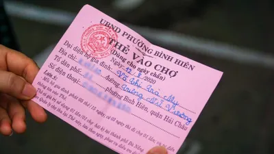 COVID-19: Đà Nẵng phát 'thẻ đi chợ', dừng tàu thủy chở khách