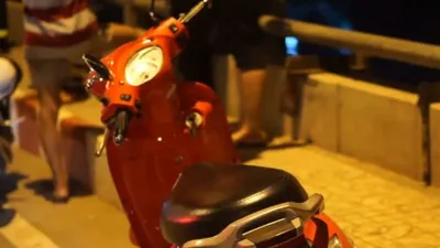Cô gái bỏ xe máy trên cầu, nhảy sông Sài Gòn mất tích