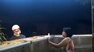 Giây phút đối mặt với tên cướp tiệm vàng ở Bình Dương