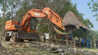 Đồng Nai: Cưỡng chế hàng loạt công trình du lịch trái phép ở hồ Trị An