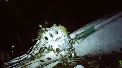 Máy bay chở đội bóng Brazil rơi, 76 người chết