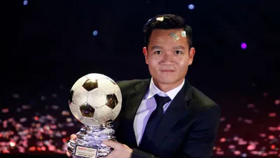 Thanh Trung đoạt QBV, Công Phượng đoạt giải “kích view”