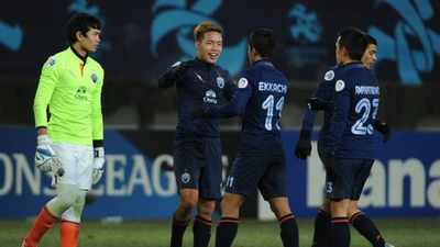 Nhà vô địch Thái gặp “hàng khủng”