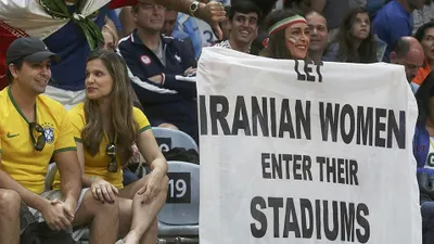Hãy cho phụ nữ Iran vào sân 