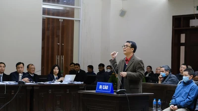 Ông Trần Hùng khai từng chửi thẳng với Hải: 'Mày hối lộ tao chứ biếu xén cái gì'