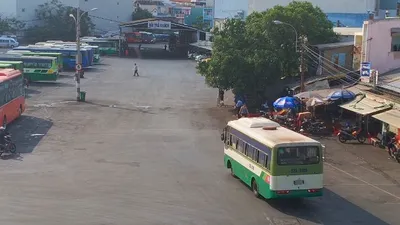 TP.HCM: Hai bến xe lớn thưa vắng trong ngày đầu hạn chế đi lại