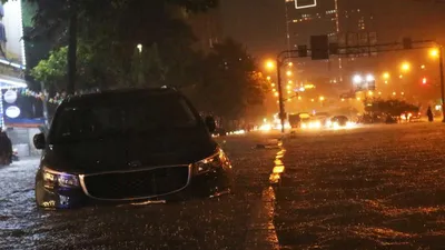 Lý giải nguyên nhân trận mưa gây ngập nặng tối 6-8 ở TP.HCM