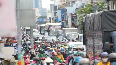 Chùm ảnh: Nhiều tuyến đường ùn tắc nghiêm trọng