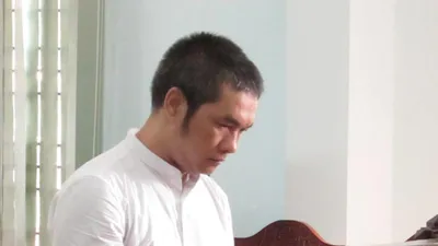 Bị tóm vì định kiếm thêm thu nhập bằng… bán ma túy 