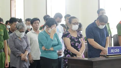 22 bị cáo trong băng nhóm lừa đảo, đánh tráo sổ đỏ ở miền Tây lãnh án