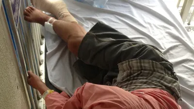 Xe đi ăn cưới tông xe khách, 4 người nhập viện