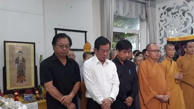 Trời đổ mưa khi đưa NSƯT Thanh Sang về nơi an nghỉ