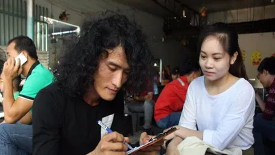 Thứ Bảy trao yêu thương của 'Anh tóc xù coffee'