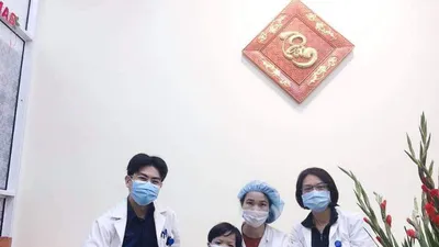 Bệnh nhi ghép tim nhỏ tuổi nhất Việt Nam được ra viện 