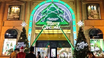 Người dân TP.HCM đón Giáng sinh trong tiết trời se lạnh