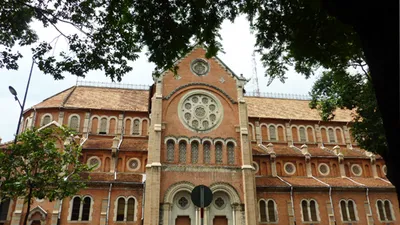 Nhà thờ Đức Bà sẽ sửa mái, cột tháp…