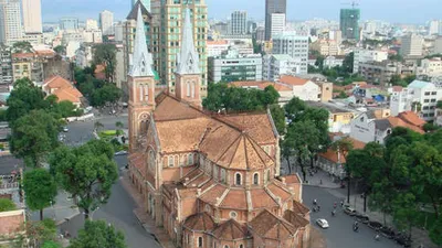 Trùng tu trụ sở toà án, nhà thờ Đức Bà theo hướng nào?