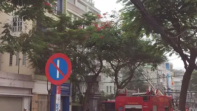 Cứu 11 người trong đám cháy ở trung tâm TP.HCM