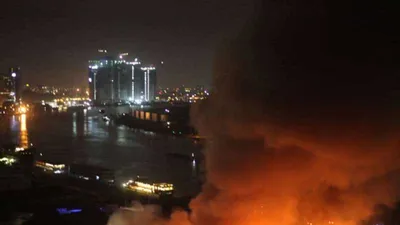 Cháy, nổ dữ dội kho gần cảng Sài Gòn