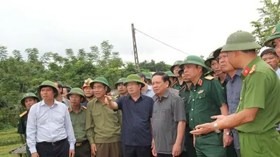 Phó Thủ tướng đến hiện trường 18 nạn nhân bị vùi lấp