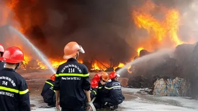 Đám cháy trùm lên lưới cao thế, toàn Vũng Tàu mất điện