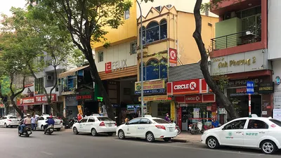 Công an mời tài xế taxi dù tráo tiền khách lên làm việc