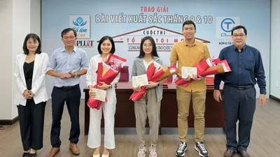 Lễ trao giải Bài viết xuất sắc tháng 9 và tháng 10 của cuộc thi “Tổ ấm tôi mơ”. Ảnh: HUỲNH THƠ
