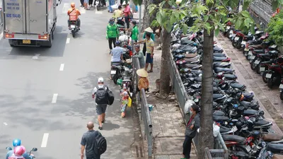 Kinh tế vỉa hè thay cho 'đường thông, hè thoáng'