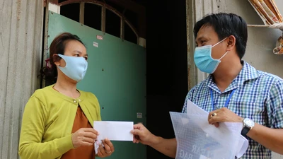 Người dân TP.HCM nhận gói hỗ trợ 886 tỉ đồng như thế nào?