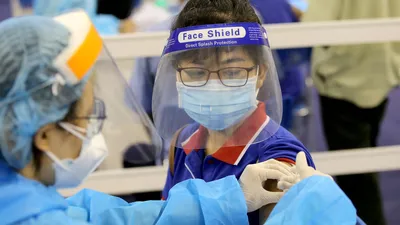 Tung tin giả về vaccine và hậu quả thật