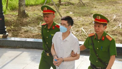 Những cuộc gặp bí mật và 435 cuộc điện thoại hậu thương vụ 'chuyến bay giải cứu'