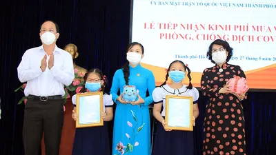 Mang heo đất ủng hộ Quỹ vaccine phòng chống COVID-19