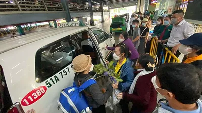 Các hãng xe đang gặp không ít khó khăn do giá xăng dầu liên tiếp xô đổ mọi kỷ lục.