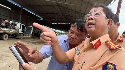 Đại tá Lê Văn Ninh, Trưởng phòng PC08 Công an tỉnh, trực tiếp đi kiểm tra thông tin báo phản ánh. 