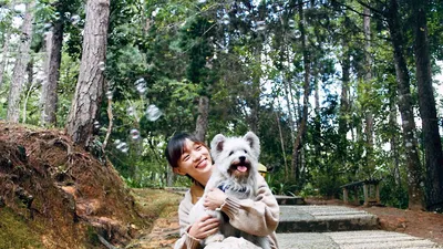 Tác giả trong một chuyến du lịch.