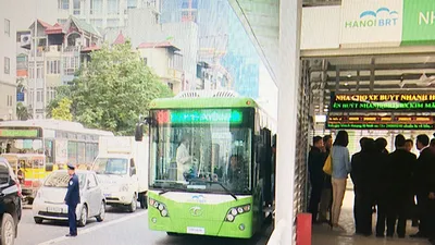 Xe buýt nhanh Hà Nội nhanh hơn xe buýt thường 5-10 phút