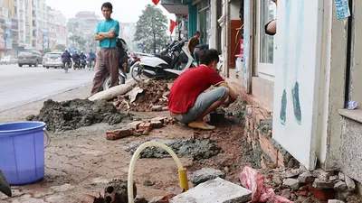 Vỉa hè Hà Nội bị nhiều cơ quan tái chiếm