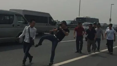 Hà Nội: Một phóng viên bị đánh chảy máu miệng