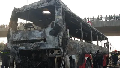 Cháy xe ở đại lộ Thăng Long, không thiệt hại về người