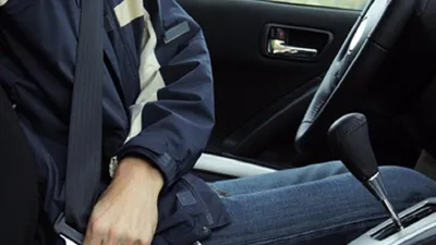 Từ 1-1-2018, ngồi sau không thắt dây an toàn sẽ bị phạt