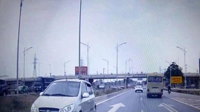 Tước bằng lái tài xế chạy ngược chiều trên cao tốc